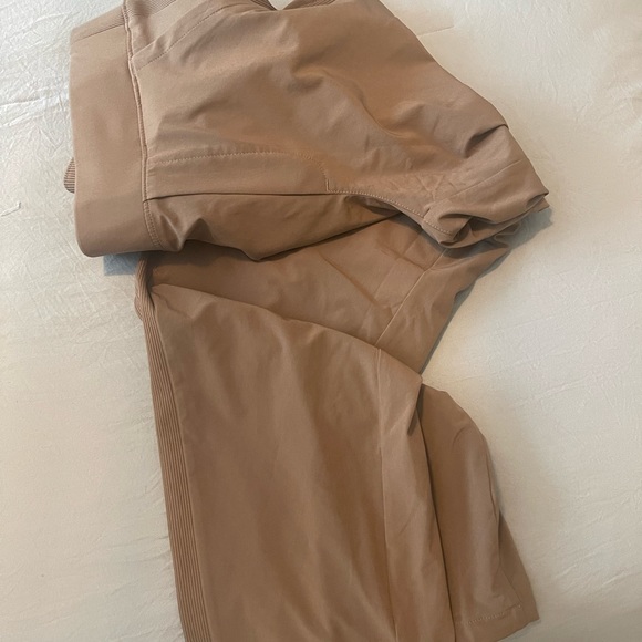 Athleta pants. Comfy and lightweight perfect for summer size 2 SHORT - Picture 3 of 3